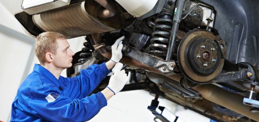 auto_mechanic_under_car